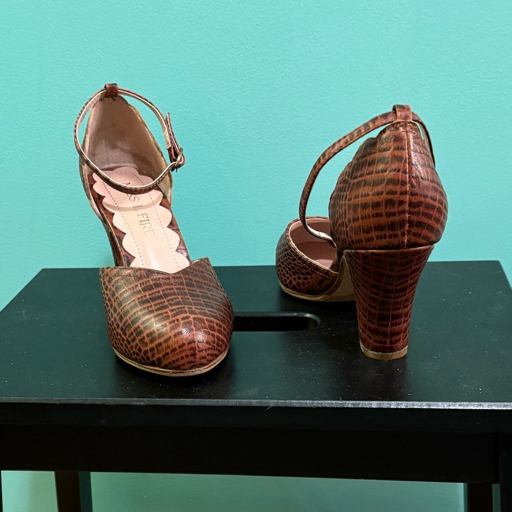 Miss L fire brown croco embossed genuine leather 40s style heels  EU37 BRAND NEW
